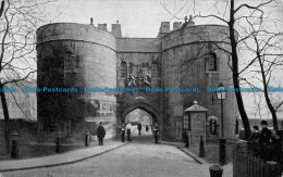 R144258 Tower Of London. The Middle Tower. Gale And Polden - Andere & Zonder Classificatie
