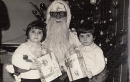 Santa Claus Children Christmas Giving Original Old Photo - Kerstman