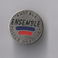 PIN'S THEME POLICE DE MERIGNAC  EN GIRONDE  AMICALE  ENSEMBLE - Polizia