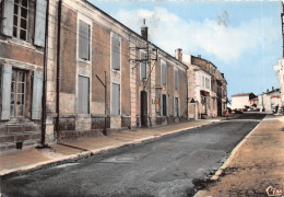 16-BAIGNES SAINTE RADEGONDE-RUE DE L HOTEL DE VILLE-N°614-B/0071 - Andere & Zonder Classificatie