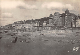 14-TROUVILLE SUR MER-PLAGE EN SEPTEMBRE 1945-N°614-A/0137 - Trouville