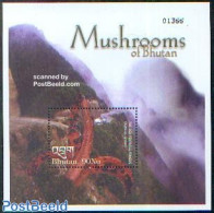 Bhutan 2002 Mushrooms S/s /Clathrus Archeri, Mint NH, Nature - Mushrooms - Paddestoelen
