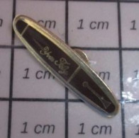 1115c Pin's Pins / Beau Et Rare / THEME : MARQUES / STYLO PLUME YVES FELY - Marche