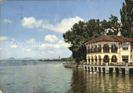 72413437 Radolfzell Bodensee Strandcafe Mettnau Mit Radolfzell Und Hegaubergen R - Radolfzell