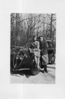 Photographie Vintage Photo Snapshot Automobile Voiture Car Auto Femme  - Automobile