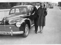 Photographie Vintage Photo Snapshot Automobile Voiture Car Auto Yerres Couple - Automobiles