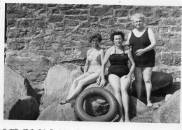 Photographie Vintage Photo Snapshot Morsaline Maillot Bain Bouée - Places