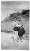 Photographie Vintage Photo Snapshot Maillot Bain Baignade Bain Mode Couple Drôle - Anonymous Persons