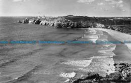 R144866 Camaret. La Plage Du Toulinguet La Phare Et Le Semaphore. RP - Monde