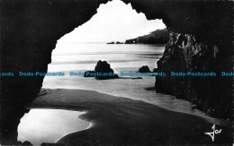 R144867 Bretagne. Morgat. La Pointe Du Gador Vue Des Petites Grottes. D Art Jos. - Monde