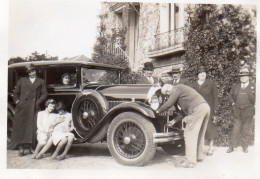 Photographie Vintage Photo Snapshot Automobile Voiture Car Auto Famille - Automobile
