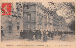 75-PARIS AVENUE DES CHAMPS ELYSEES LES PROMENEURS-N°5184-G/0079 - Champs-Elysées