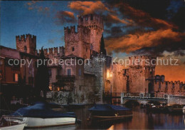 72410788 Sirmione Lago Di Garda Das Schloss Bei Nacht Sirmione Lago Di Garda - Autres & Non Classés