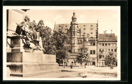 AK Schweinfurt Am Main, Denkmal Vor Dem Rathaus Mit   - Schweinfurt