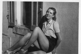 Photographie Vintage Photo Snapshot Boulouris Saint-Raphaël Short Sexy Jambes - Anonymous Persons