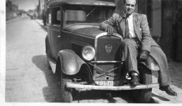 Photographie Vintage Photo Snapshot Automobile Voiture Car Auto Peugeot - Automobile