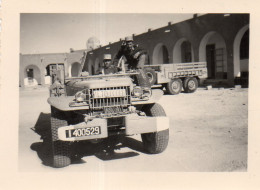 Photographie Vintage Photo Snapshot Afrique Algérie Djamâa Armée Auto école Jeep - Guerra, Militari