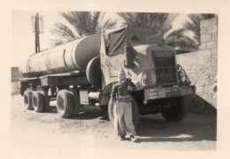 Photographie Vintage Photo Snapshot Afrique Algérie Djamâa Camion Citerne Armée - Guerre, Militaire