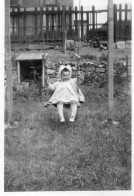 Photographie Vintage Photo Snapshot Arcueil Enfant Fillette Balançoire - Sonstige & Ohne Zuordnung