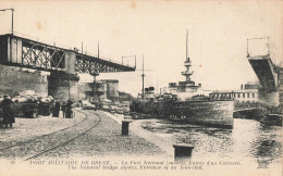 BREST : LE PONT NATIONAL - ENTREE D'UN CUIRASSE - Brest