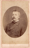 Photo CDV D'un Homme élégant Posant Dans Un Studio Photo A S . Bosch   ( Pays-Bas ) - Old (before 1900)