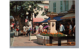 SAINTE MAXIME 83 - La Place Du Marché Animé Fontaine 1985 - Sainte-Maxime