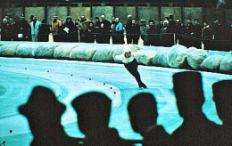 Diapositive Diapo Jeux Olympiques D'Hiver GRENOBLE 1968  Patinage De Vitesse Dame Une Compétitrice - Diapositives