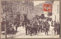 CPA 84 - FONTAINE DE VAUCLUSE - L'arrivée Des Touristes - TB ANIMATION FOULE + ATTELAGES Dont DILIGENCE - Autres & Non Classés