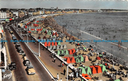 R146305 Les Sables D Olonne. La Plage. Artaud Pere. RP - World