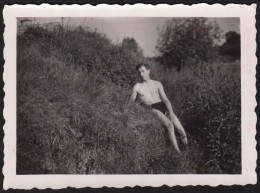Jolie Photographie Originale Homme Torse Nu Dans La Nature Half Naked Man Men Sexy Muscle Slip De Bain Maillot 8,8x6,3cm - Other & Unclassified