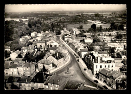 55 - REVIGNY-SUR-ORNAIN - VUE AERIENNE - PLACE DE L'HOTEL DE VILLE ET RUE MAGINOT - Revigny Sur Ornain