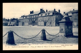 51 - SAINTE-MENEHOULD - PLACE DE L'HOTEL DE VILLE ET LA SOUS-PREFECTURE - Sainte-Menehould