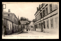 55 - VAUCOULEURS - RUE DE LA REPUBLIQUE - EDITEUR MULLER - Autres & Non Classés