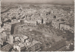 EN AVION AU-DESSUS DE ... BEZIERS (34) Place De La Citadelle En 1957 (Ed : LAPIE)  CPSM GF - Beziers