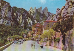 AK 213849 SPAIN - Montserrat - Arrival At The Monastery - Andere & Zonder Classificatie