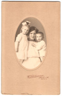 Fotografie W. Schölermann, Heide I. H., Mutter Mit Ihrer Tochter Und Sohn Im Atelier, Mutterglück  - Personnes Anonymes
