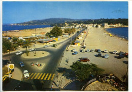 CPSM  10.5 X 15 Var LES SABLETTES Vue Sur La Presqu'ile De Saint Mandrier   Hôtel** La Porte Du Soleil  Renault 4L Et * - Autres & Non Classés