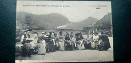 43 , Un Groupe De Dentellières Sur Les Bords De La Loire.........beau Plan - Altri & Non Classificati