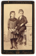 Fotografie A. Bartel, Hamburg, Johannisstr. 21, Bruder Und Schwester In Sonntagsgarderobe Mit Einem Korb Voll Blumen  - Anonymous Persons