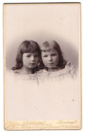 Fotografie Atelier Nauhaus, Hamburg, Speersort 24, Zwei Junge Schwestern In Eleganten Weissen Kleidern  - Anonieme Personen