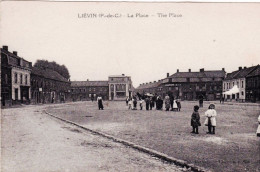 62 - Pas De Calais - LIEVIN -  La Place - Animée - Lievin
