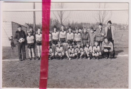 Foto Persfoto - Maldegem Donk - Voetbal, Nieuwe Matchbal Knapen Van Willy Pollier - Ca 1980 - Autres & Non Classés