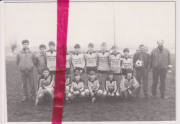 Foto Persfoto - Maldegem Donk - Voetbal , Matchbal Van Supporter Wardje Van Daele Voor De Knapen - Ca 1980 - Andere & Zonder Classificatie