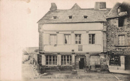 22 TREGUIER LA MAISON DE RENAN A DROITE PATISSERIE - Tréguier