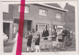 Foto Persfoto - Maldegem Kleit - Bedevaarders Naar De Grot - Ca 1980 - Autres & Non Classés