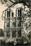  75 - PARIS  -  NOTRE DAME ET SES JARDINS - Notre Dame De Paris