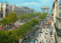  75 - PARIS  - L'AVENUE DES CHAMPS ELYSEE ET L'ARC DE TRIOMPHE - Triumphbogen