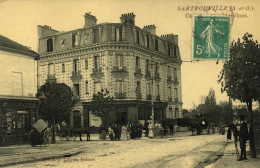 SARTROUVILLE - Avenue Maurice Berteaux - Photographe à Droite Photographiant Un Groupe - Boulangerie - Rare Carte-photo - Sartrouville