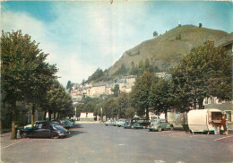 15 - MURAT - PLACE DE L'HOTEL DE VILLE - DS - 2CV - CARAVANE - Murat