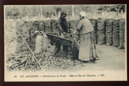 55 - EN ARGONNE - CHARBONNIER EN FORET - MISE EN SAC DU CHARBON - N.D. EDITEUR - Autres & Non Classés